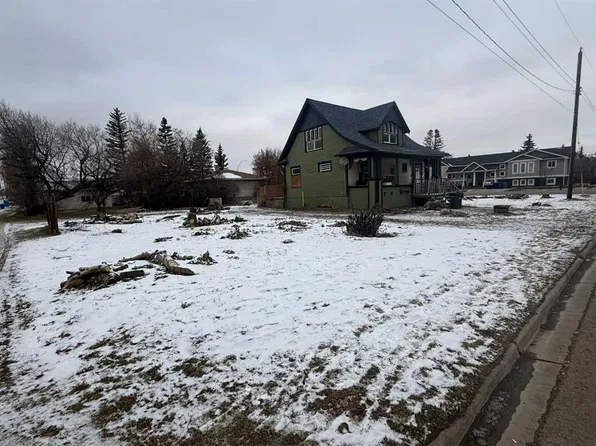 5102 48th Ave, Olds, AB T4H 1E7