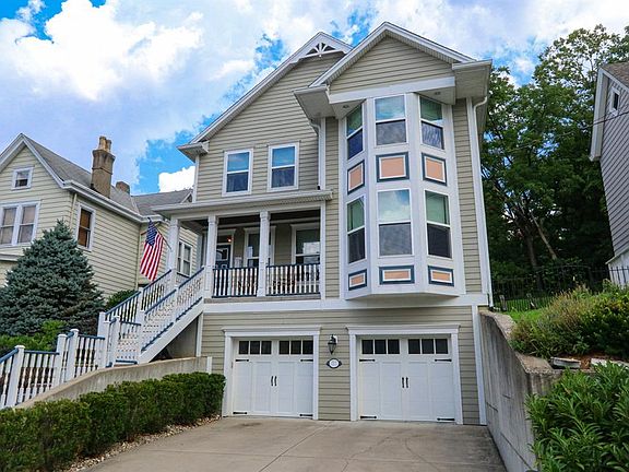 2nd image of 3620 Woodbridge Pl