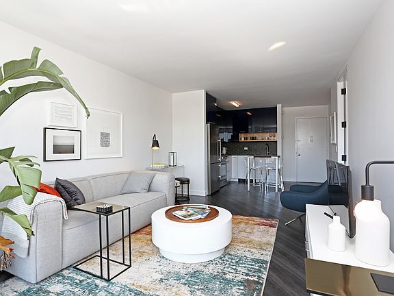 4th image of 250 E Houston St APT 5G