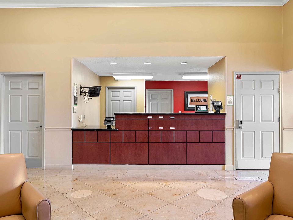 Lobby and Guest Check-in