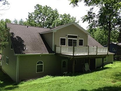 3rd image of 932 W Walnut Dr