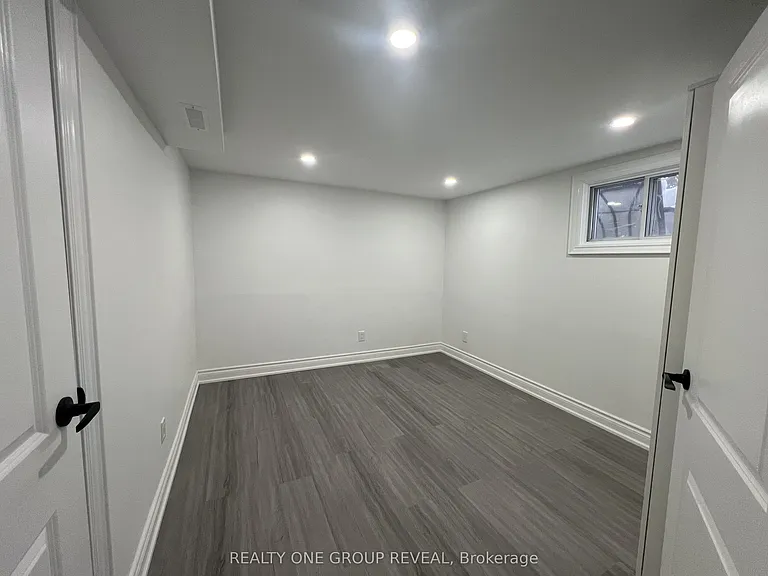 75 Regatta Cres #BASEMENT — Photo 5