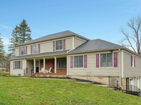 3 Esther Ct, Chester Twp., NJ 07930