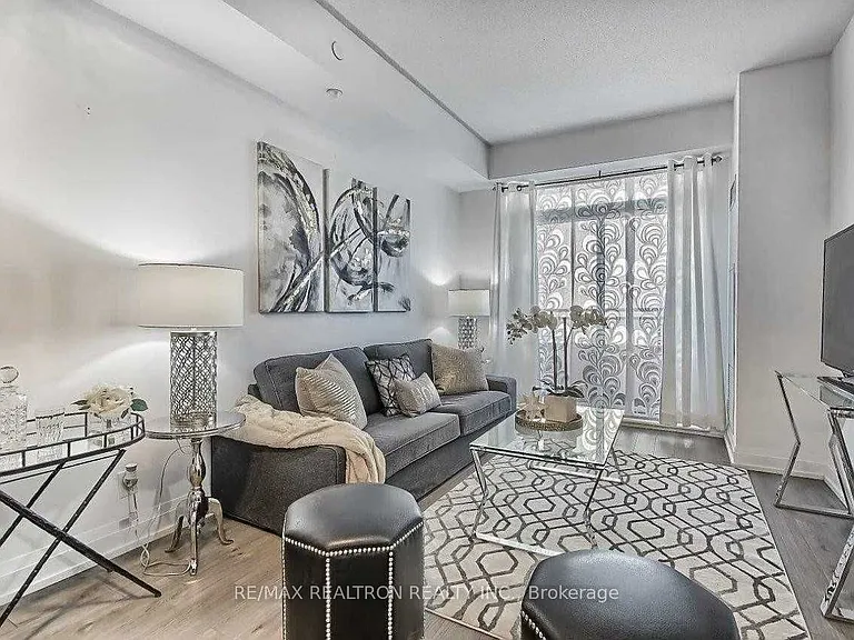 7890 Bathurst St #912 — Photo 8