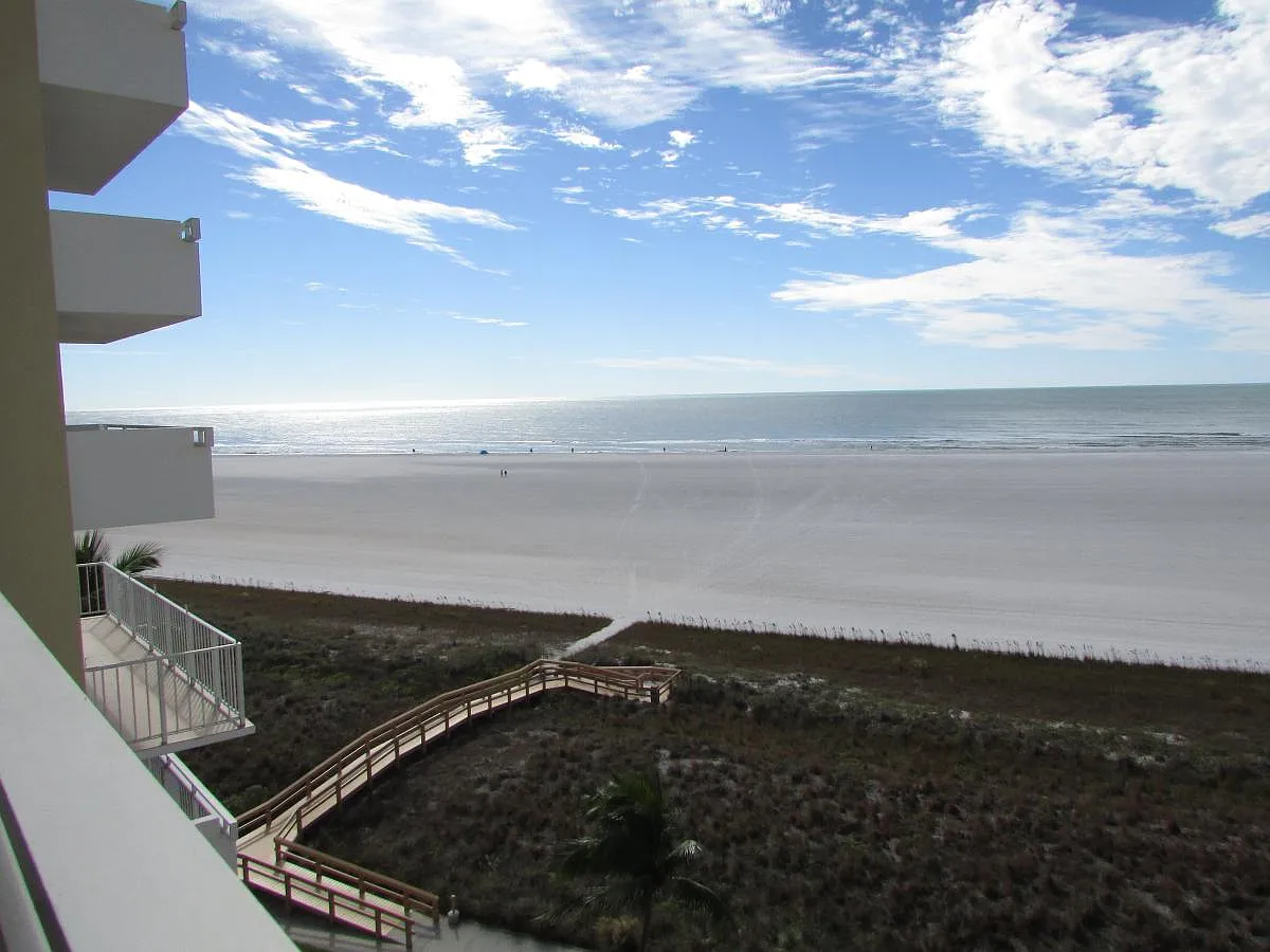 180 Seaview Court — Photo 4