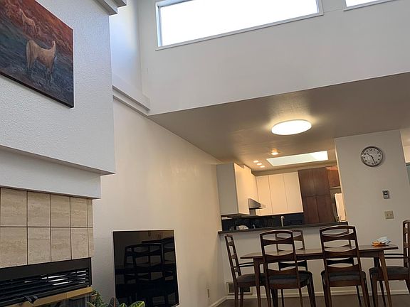 4th image of 131 Bellevue Ave E APT 404