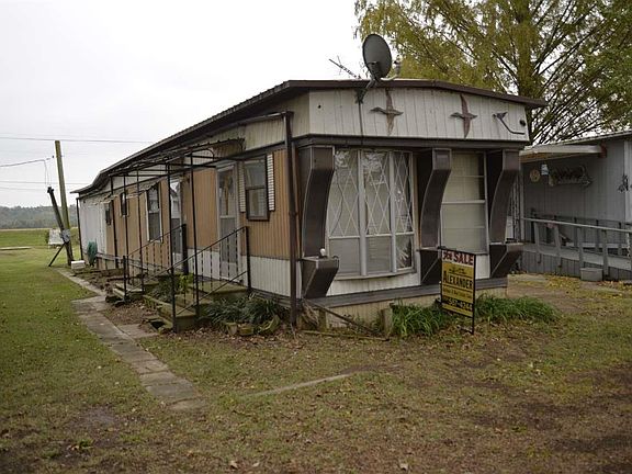 4th image of 1070 Lake Dr
