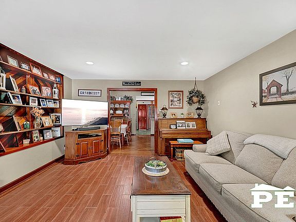 2nd image of 1782 E 51st St