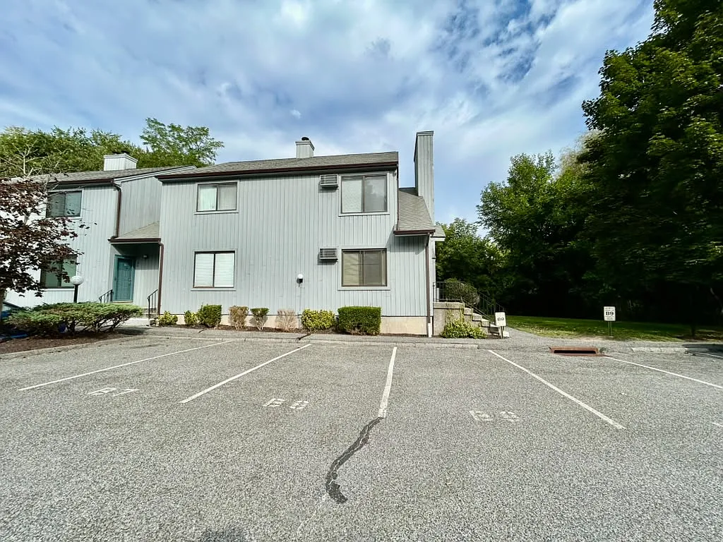 1 bed, 556 sqft, $1,950 — Photo 3