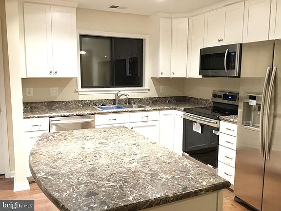3rd image of 44660 Willow Oak Ct