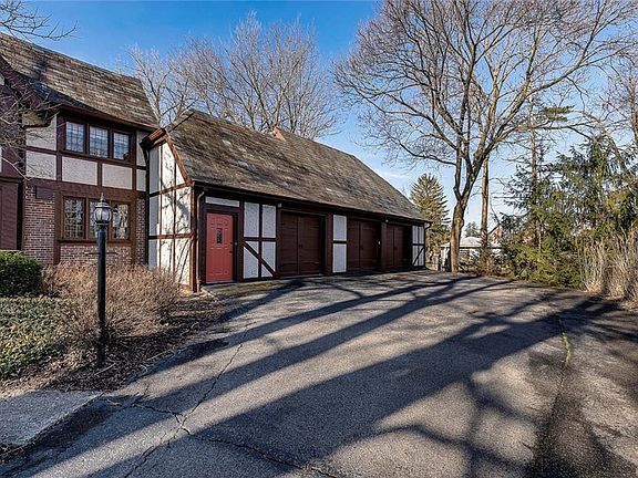 4th image of 204 East Dr