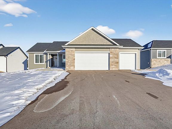 3rd image of 407 Luann Kay Ln