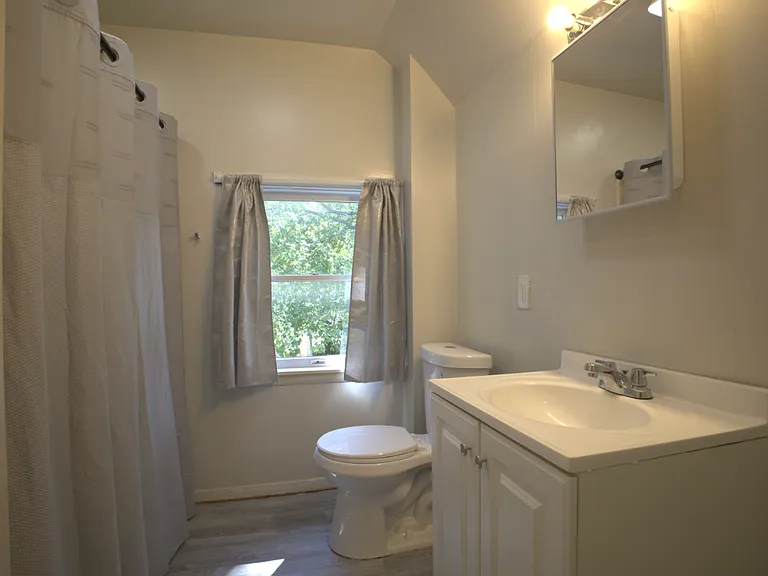 944 Walnut St — Photo 3