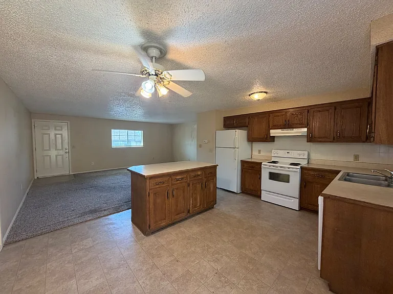888 Evergreen Ave — Photo 12