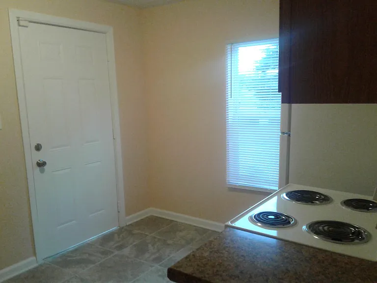 1726 Cottage Ave — Photo 10
