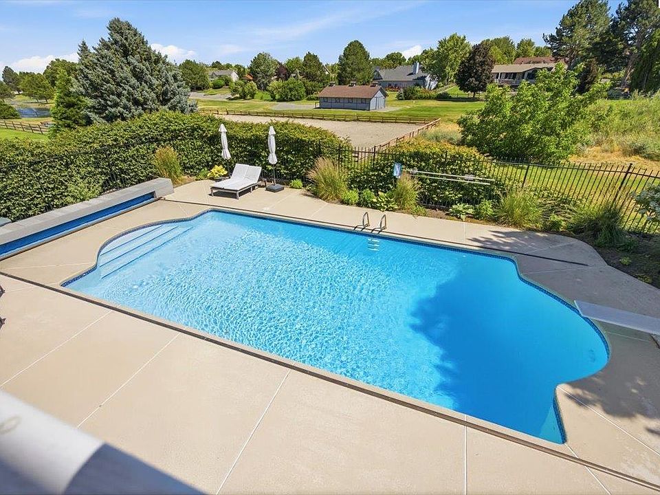 1st image of 1128 Country Ridge Dr
