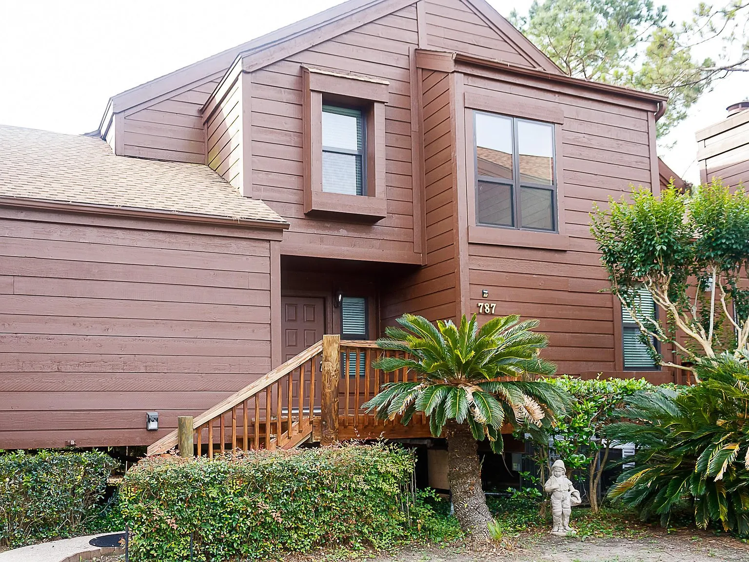 3 bed, 3.0 bath, 1864 sqft, $2,300 — Photo 2