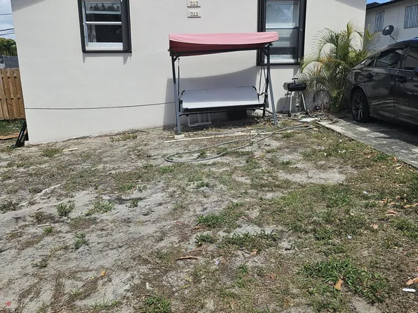 919 Selkirk St, West Palm Beach, FL 33405