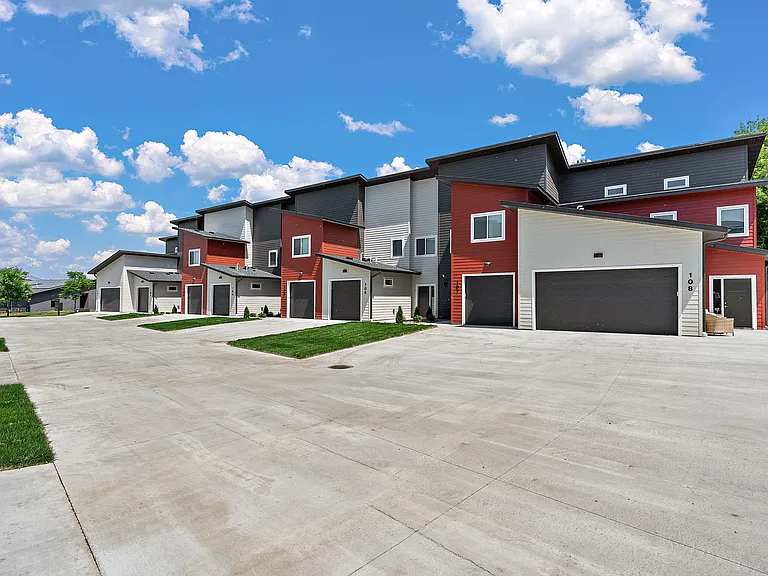 Manor Heights Townhome — Photo 9