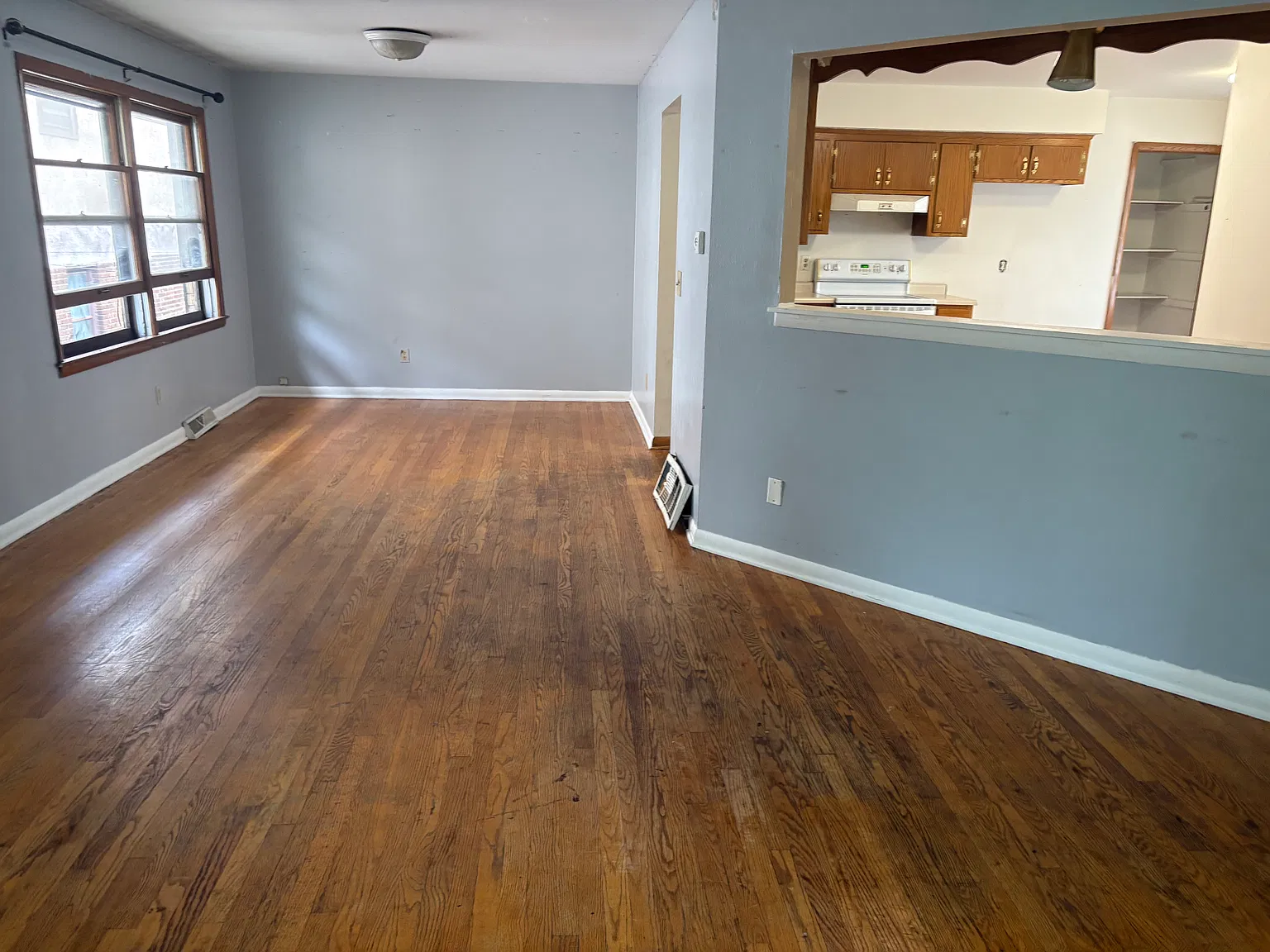 3 bed, 1200 sqft, $1,600 — Photo 1