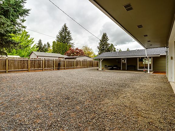 5th image of 328 Dean Ave