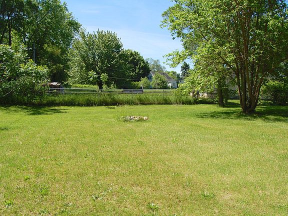 4th image of 1075 McIntosh Dr