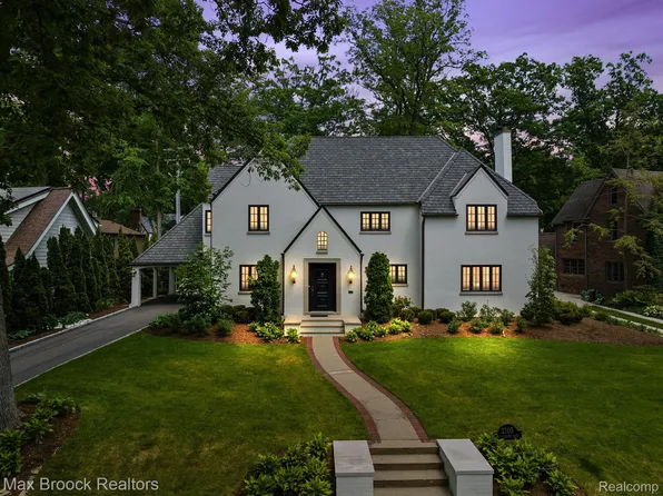 2105 Wallingford Rd, Ann Arbor, MI 48104