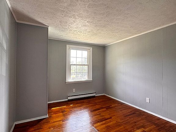 5th image of 1504 6th St SE #B
