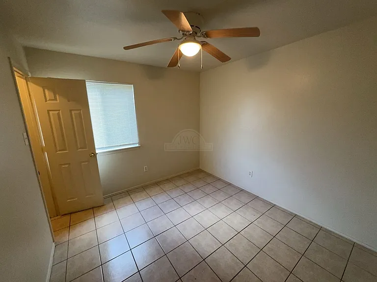 1604 Grey Fox Trl — Photo 13