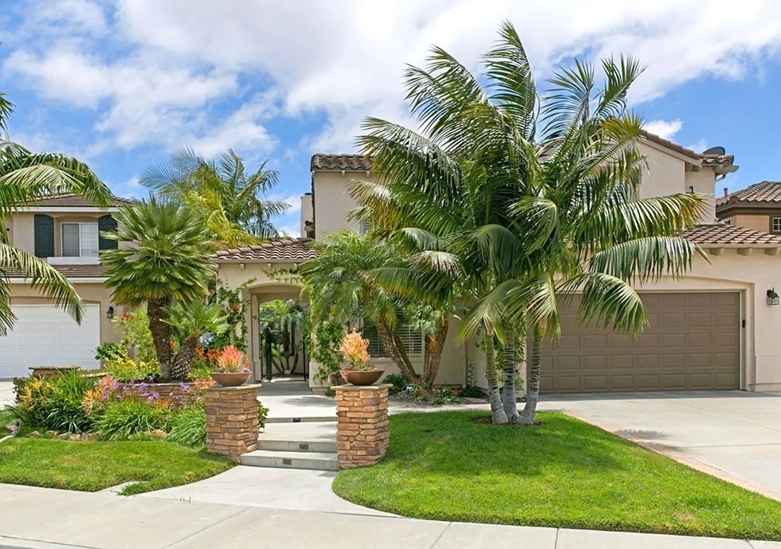 Stunning La Costa Valley Furnished Home — Photo 3