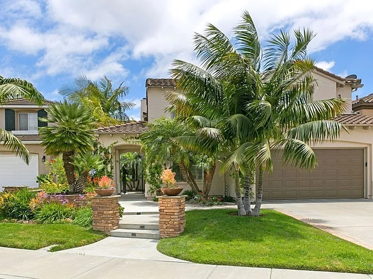 2941 Avenida Castana — Photo 3