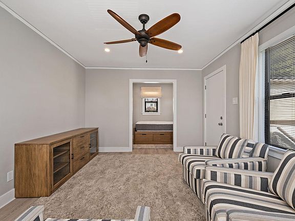 5th image of 915 Georgina Ave