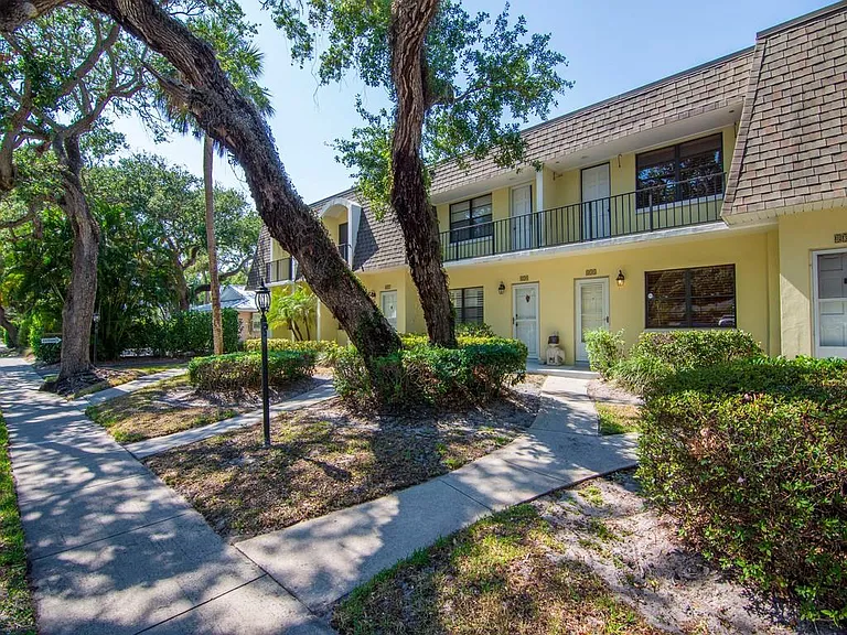 831 Camelia Ln #4 — Photo 35
