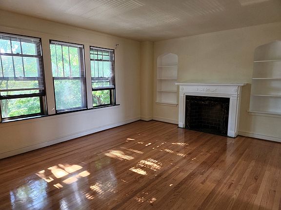 3rd image of 5801 N Richmond St