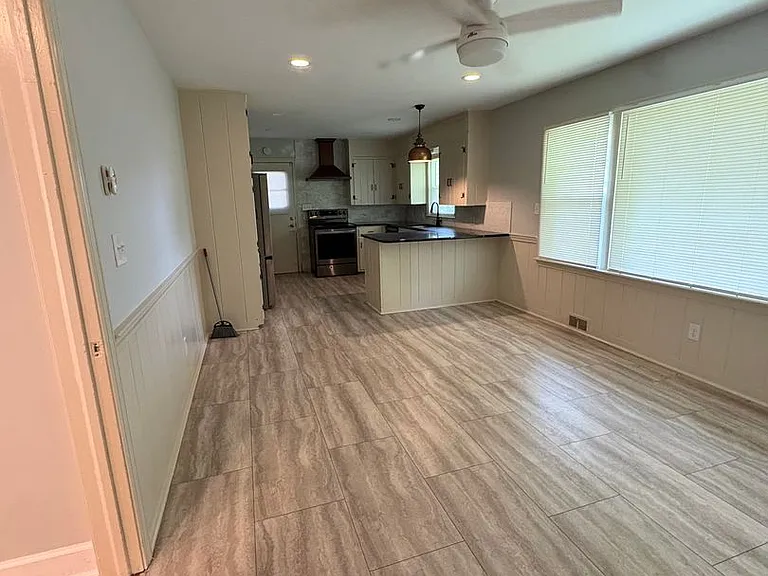3224 Robinhood Rd — Photo 5