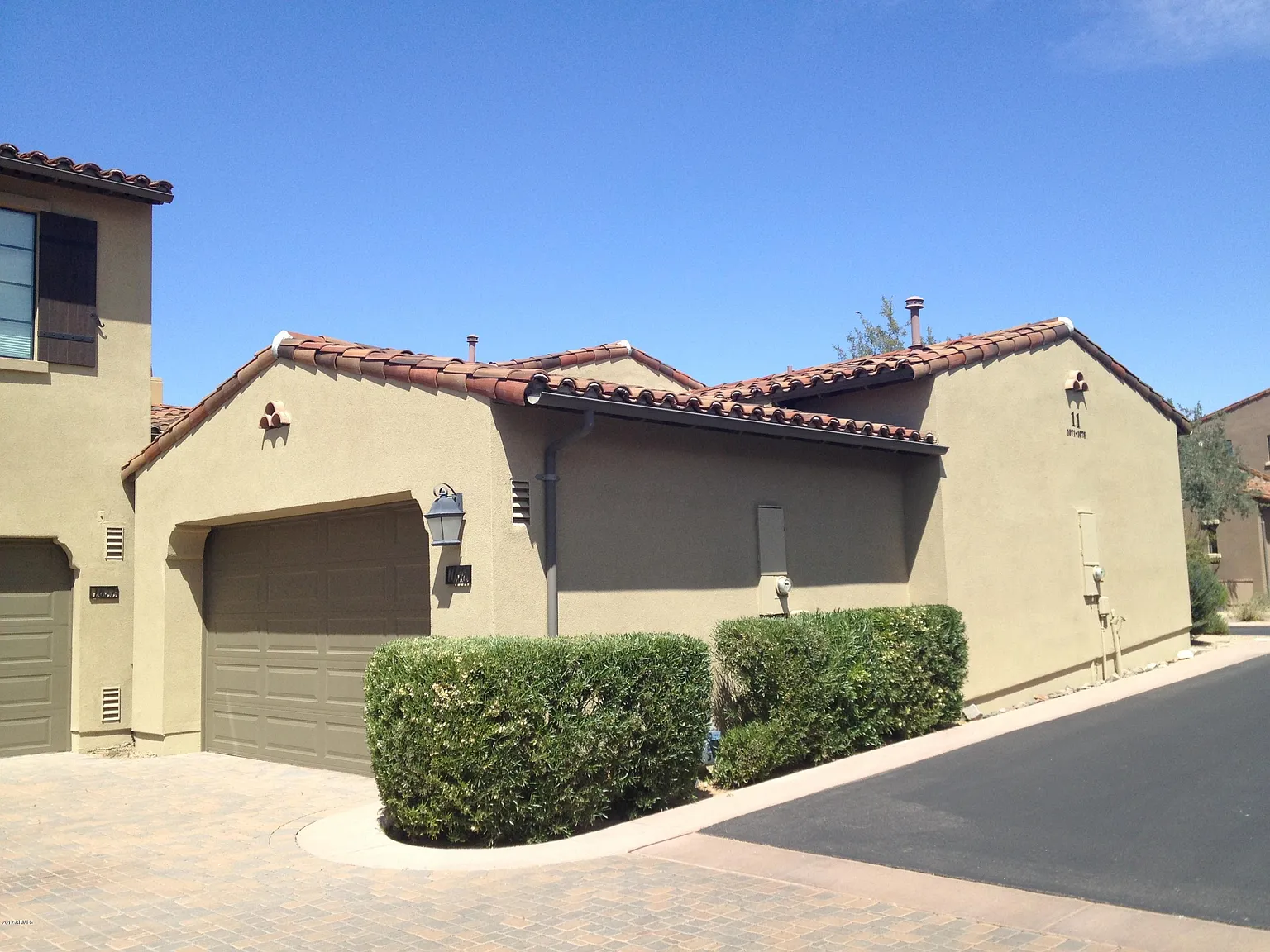 3 bed, 2.0 bath, 1703 sqft, $3,900 — Photo 2
