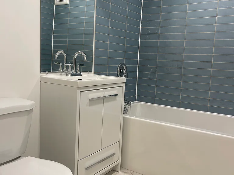 358 Walmer Rd — Photo 11
