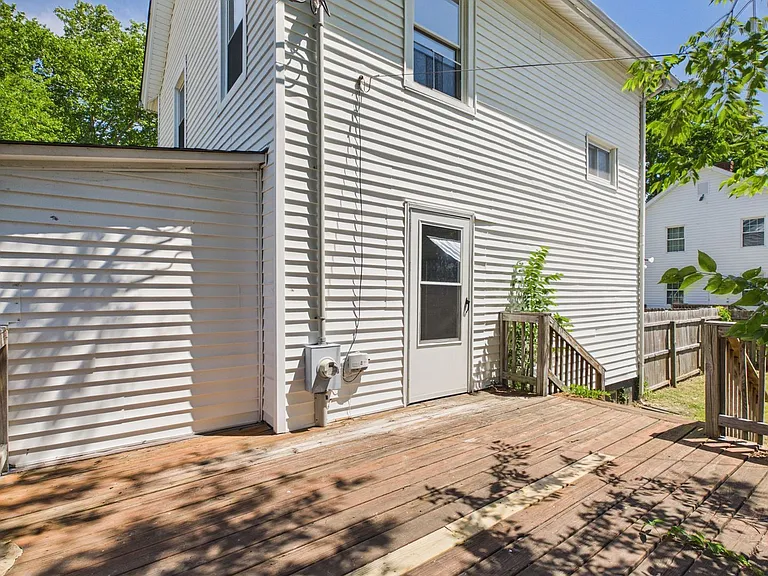 1002 Haskell St — Photo 22
