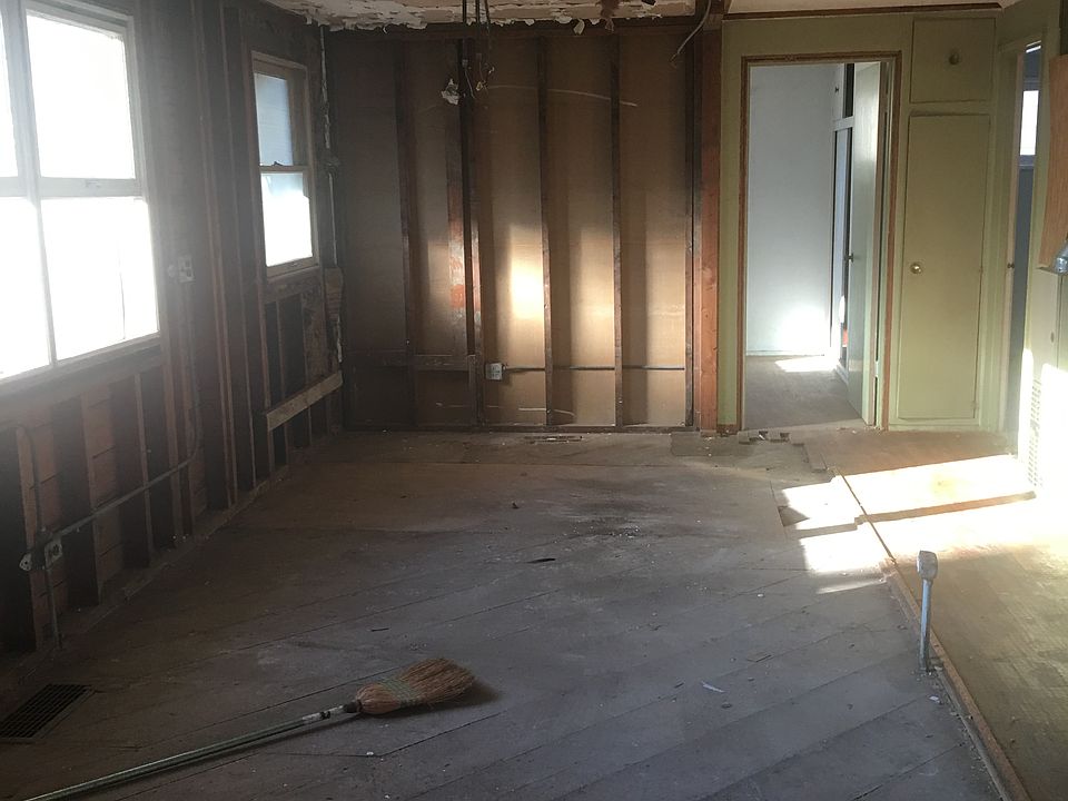 1st image of 128 N Knollwood Dr