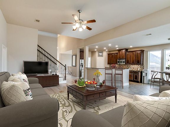 3rd image of 28714 Park Hills Ct