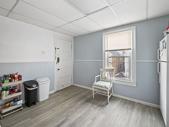 5th image of 144 Blaine Ave #2