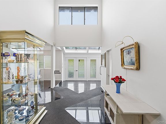3rd image of 30 Yale Drive