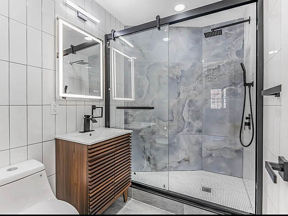2nd image of 1000 Findlay Ave #301