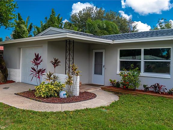3rd image of 569 Hillcrest Dr