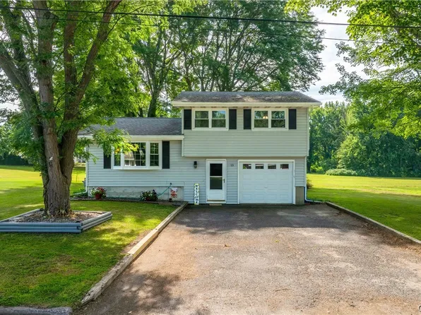 13 Ellen St, Fulton, NY 13069