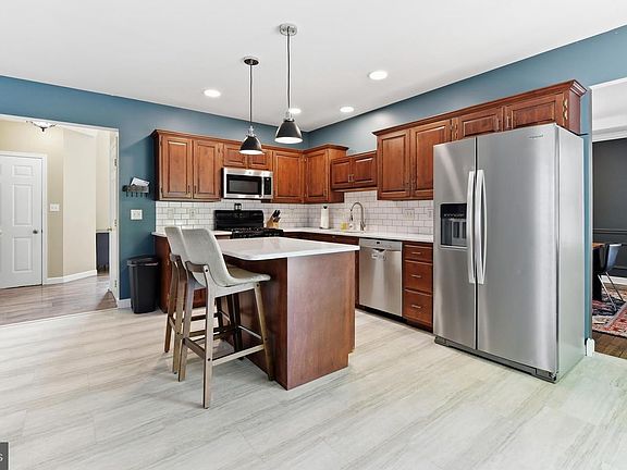 3rd image of 3121 S Wagner Cir