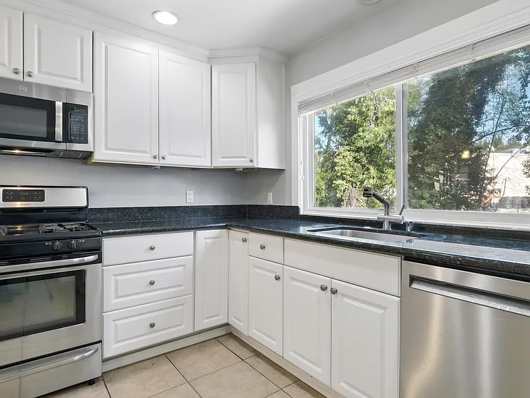 1385 Martin Ln — Photo 17