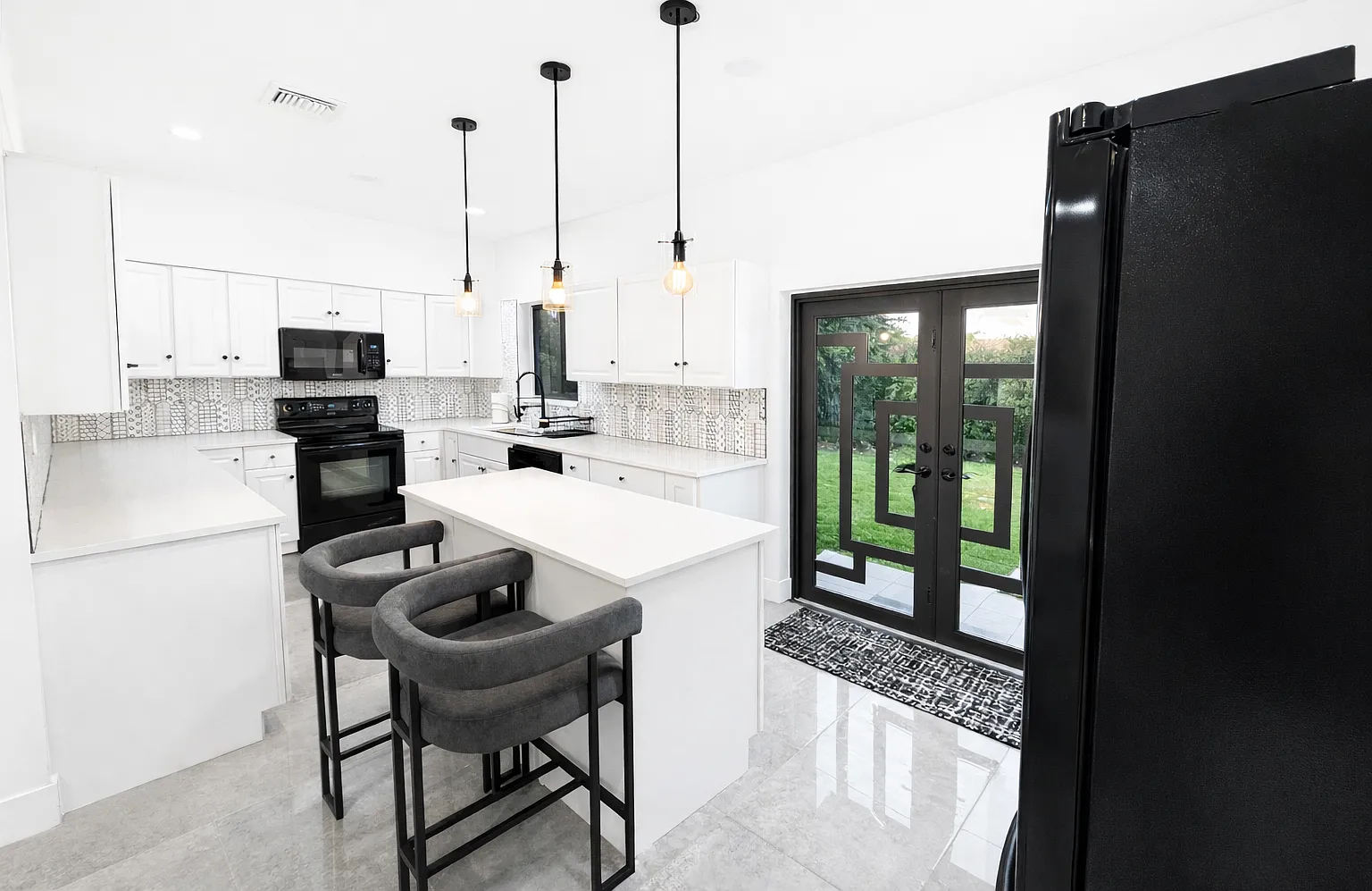3 bed, 2000 sqft, $4,500 — Photo 2