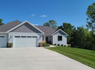 561 Meadow Ridge Ln, Plymouth, WI 53073