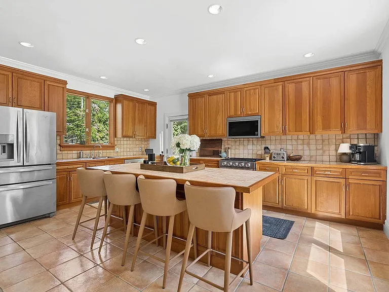 23 Shorewood Dr — Photo 6